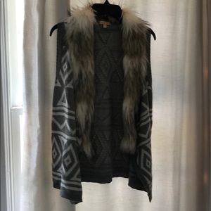 Tank gray chevron Sweater with fur collar.